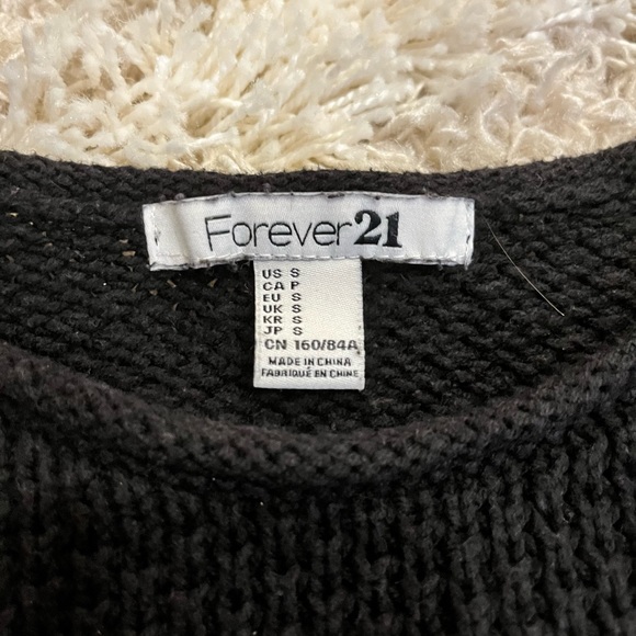 Forever 21 Black & White Striped Sweater size Small - Picture 2 of 2